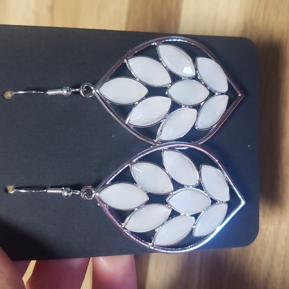 Jewelry - White and silver earrings